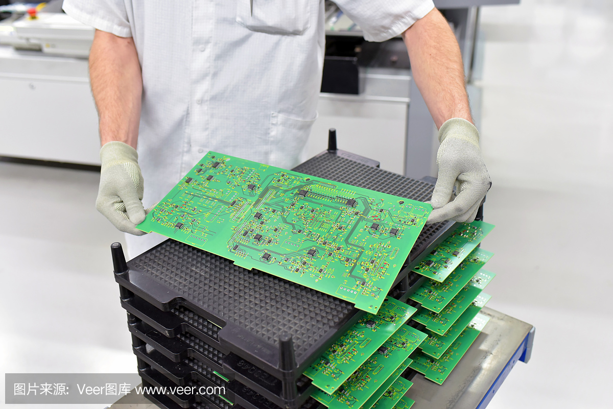 用于组装微电子的工业工厂-硬件板组件的细节